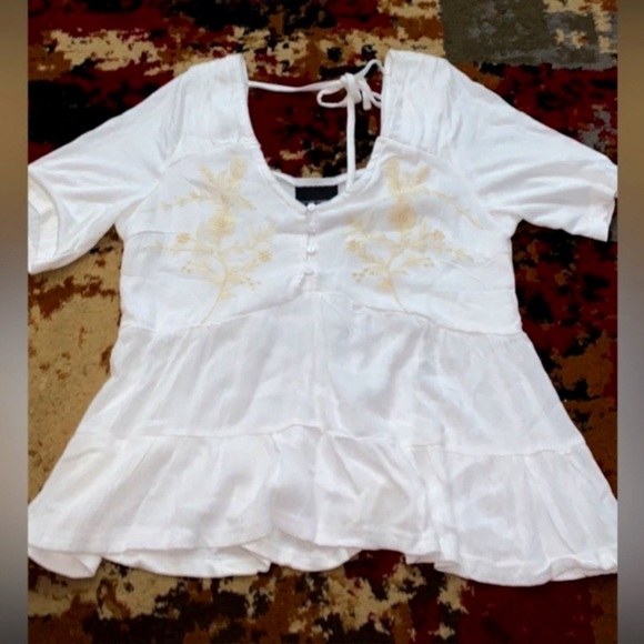 LIV LOS ANGELES White Embroidered Womens Top Size Small - Picture 1 of 3